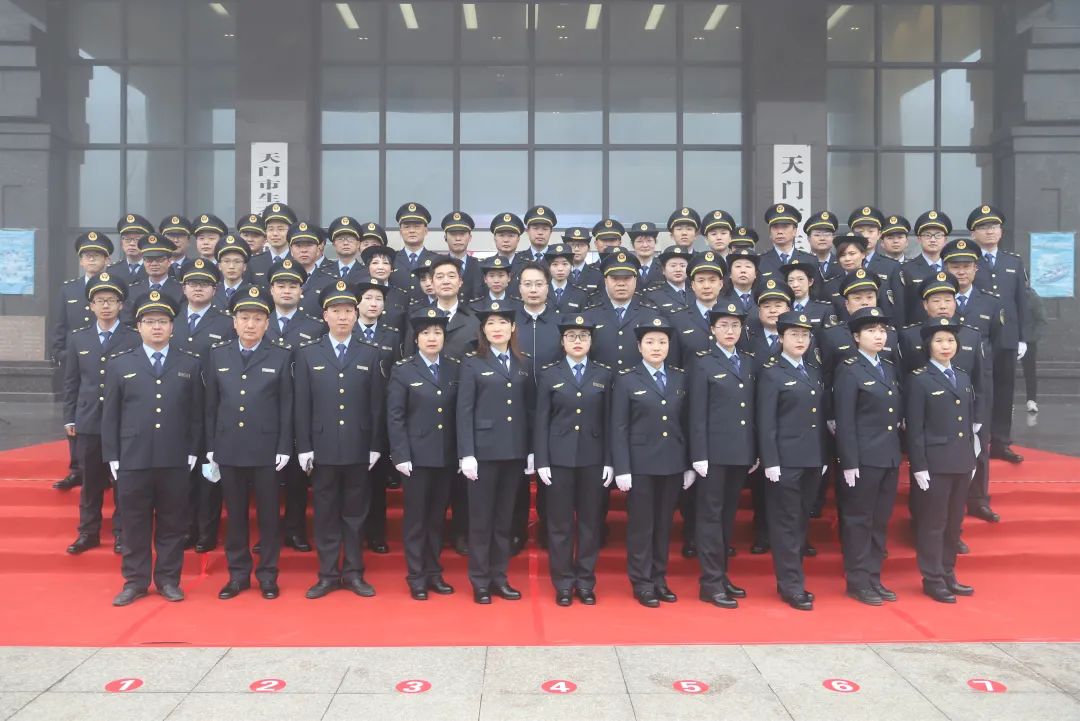 市生态环境局举行生态环境综合执法制式服装换装仪式