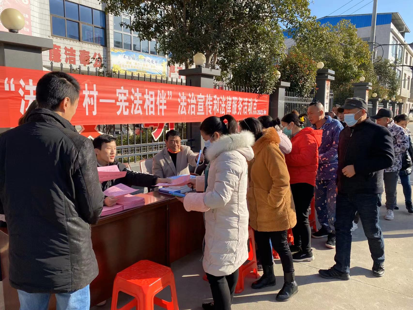 干驿镇开展法润乡村宪法相伴法治宣传活动